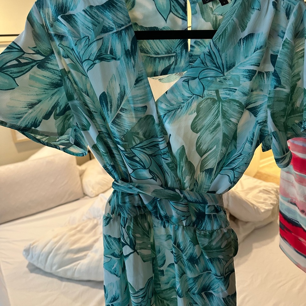 Gibson Tropical Leaf Print Romper